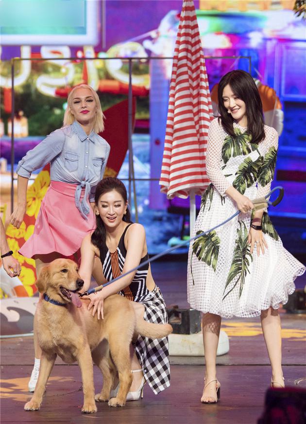 《跨界歌王》周冬雨自信怼谢娜:我胸比你大