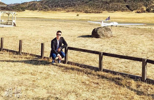 Ian为炮制特别求婚方式，还出动模型飞机，认真绞尽脑汁。