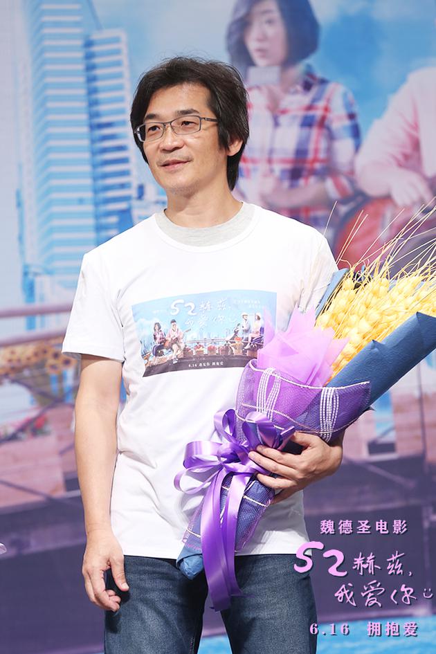 导演魏德圣校园行收获“大卖”捧花