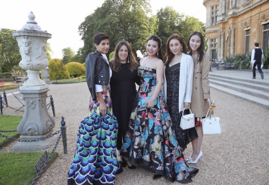 余晚晚参加时尚晚宴