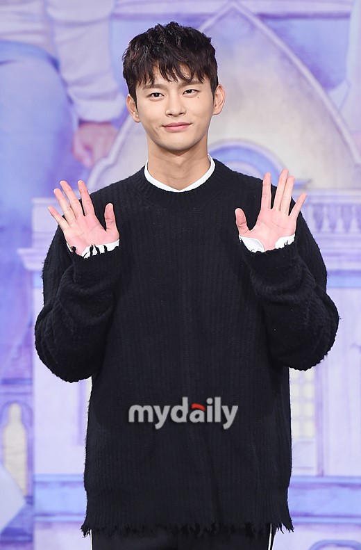 徐仁国因脚伤免除兵役 曾入伍后因伤重新体检