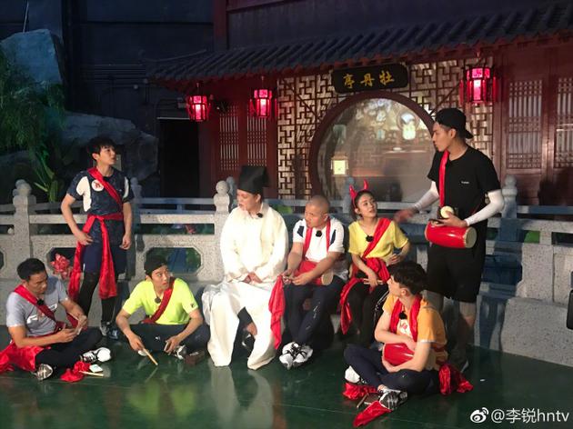 《七十二层奇楼》录制间隙