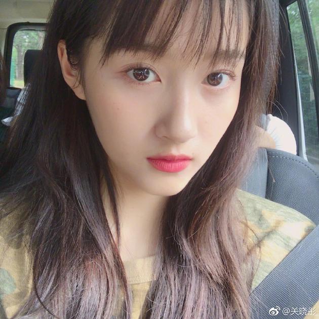 关晓彤近照