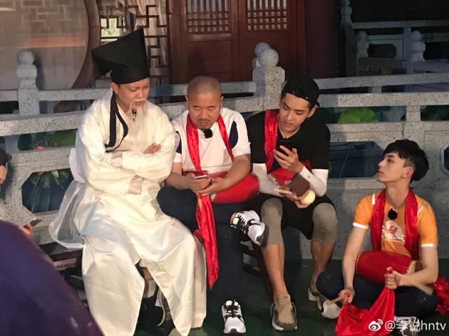 李锐扮成老爷爷