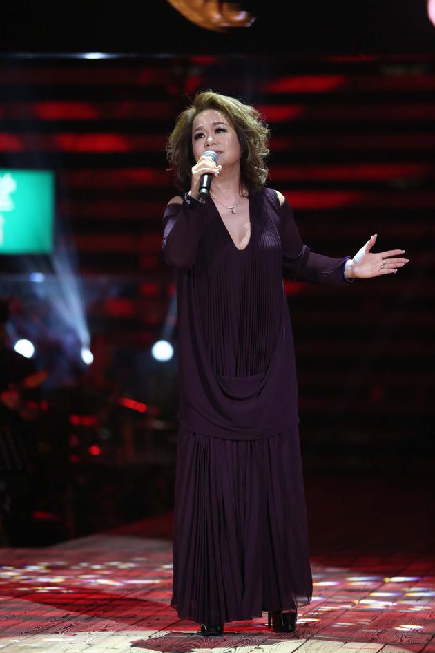 新浪娱乐讯 6月16日晚,何洁[微博]将以四度"捞金"的成绩成为《金曲捞