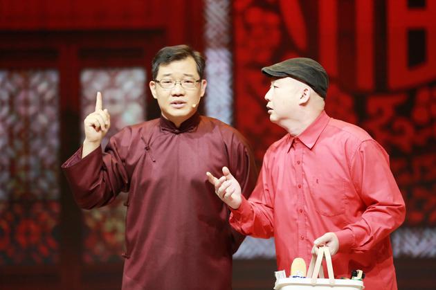 大兵携手徒弟演绎反讽相声