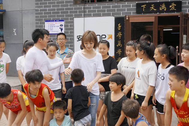 魏小也父亲节传递正能量 慰问“爱心爸爸”柏剑 图9