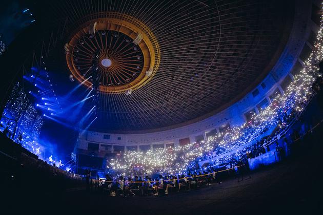 大批十年铁粉赶到现场