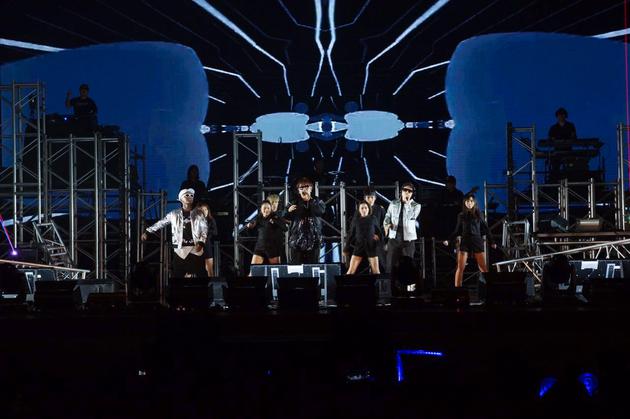 南征北战热情开唱