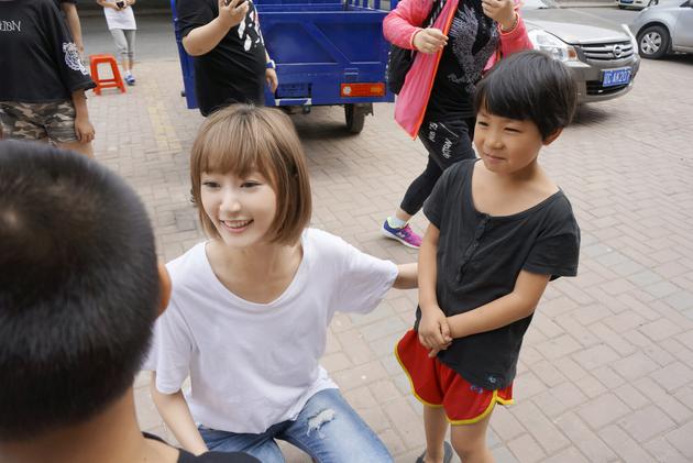 魏小也父亲节传递正能量 慰问“爱心爸爸”柏剑 图2