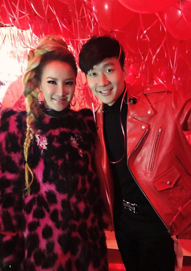 李玟巡演北京站宣布将邀请林俊杰担任助阵嘉宾,这也是两人继今年央视