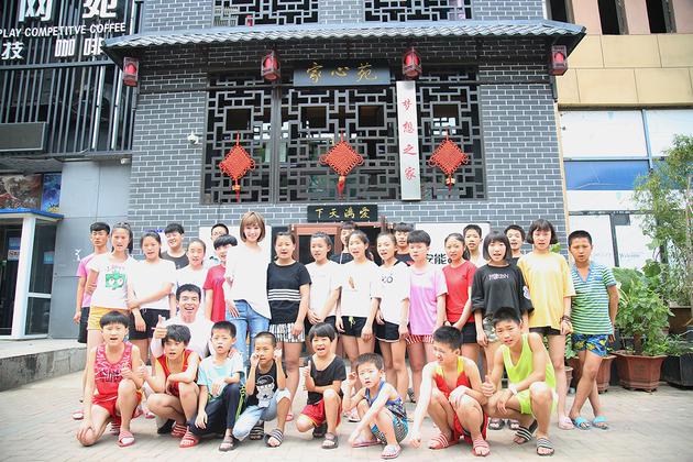 魏小也父亲节传递正能量 慰问“爱心爸爸”柏剑 图8