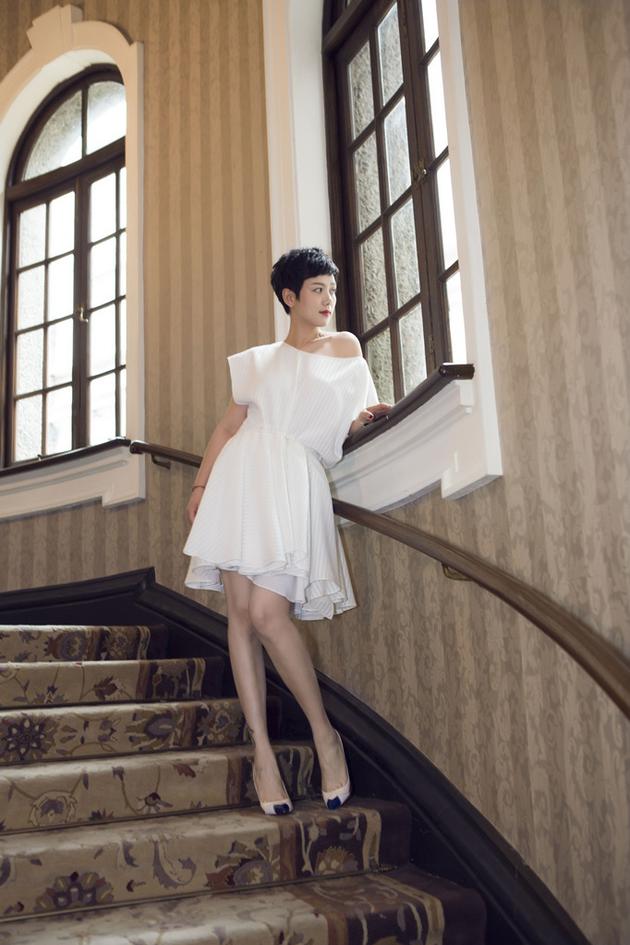 李晓峰气质优雅