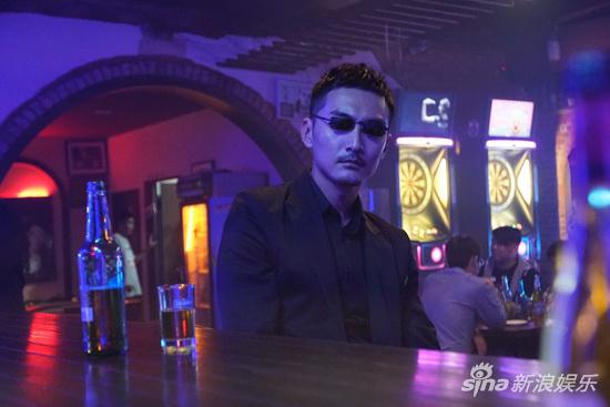 宋洋摘下墨镜眼神如虎 大秀“功夫”被赞“霸气逼人” 娱乐八卦 图4