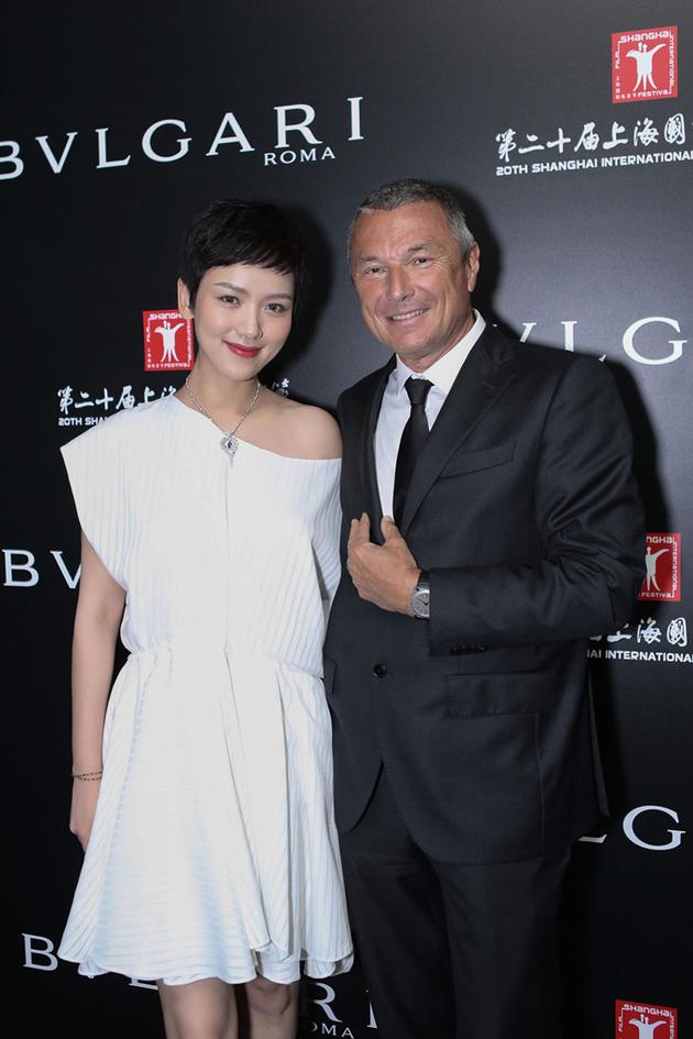 李晓峰与品牌CEO亲密合影