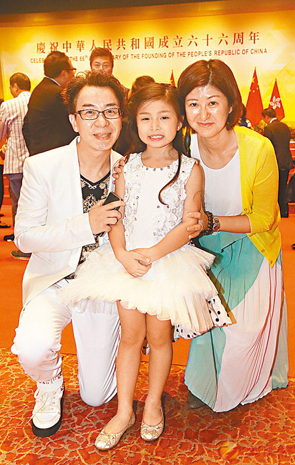 小童星走红父亲是非不断发声明致歉薛家燕