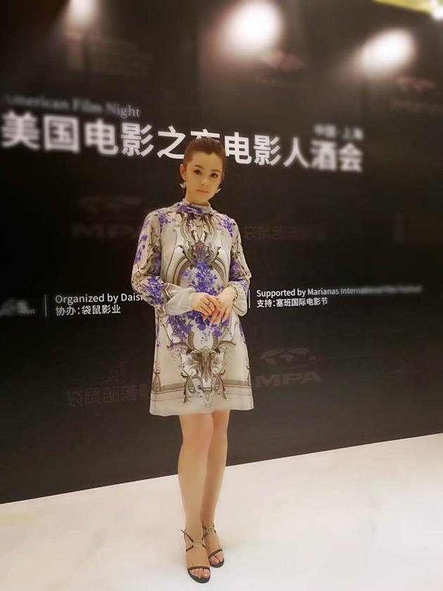 刘一含新作亮相上海电影节刘一含身穿两套具有中国古韵特色的华服,一