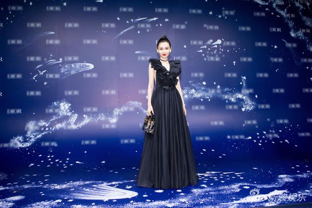 中国区品牌大使Angelababy出席上海顶级大秀