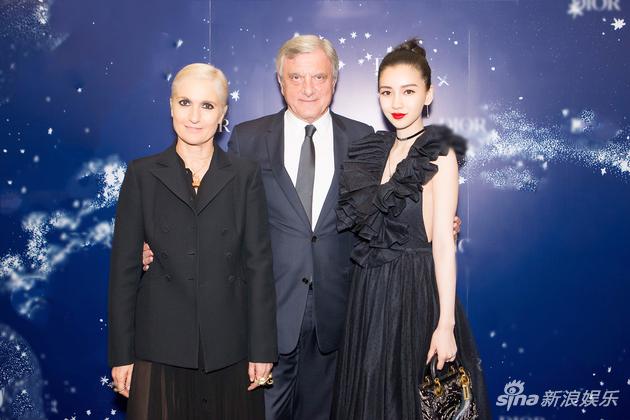 Angelababy与品牌总裁、品牌创意总监留影