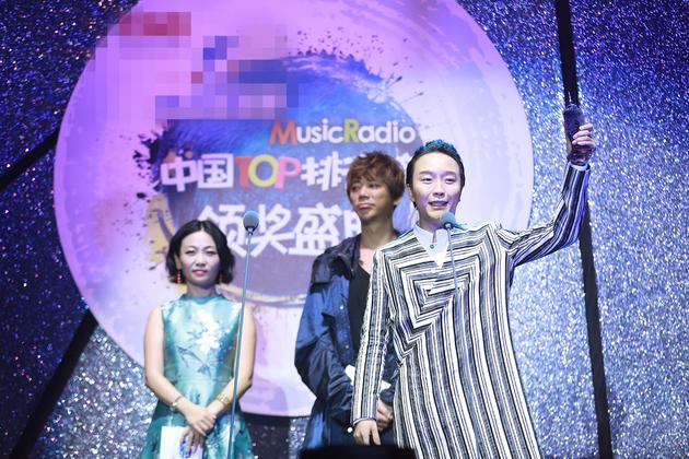 李玉刚获年度最佳跨界艺人大奖