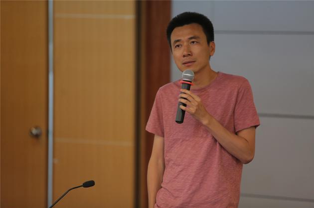 导演王微发言中