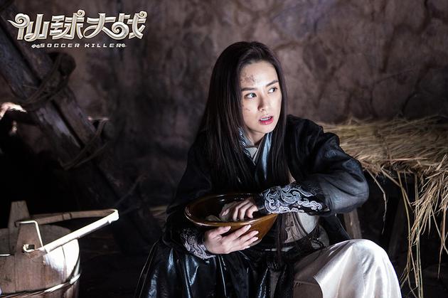 钟欣潼变装出镜惊艳亮相