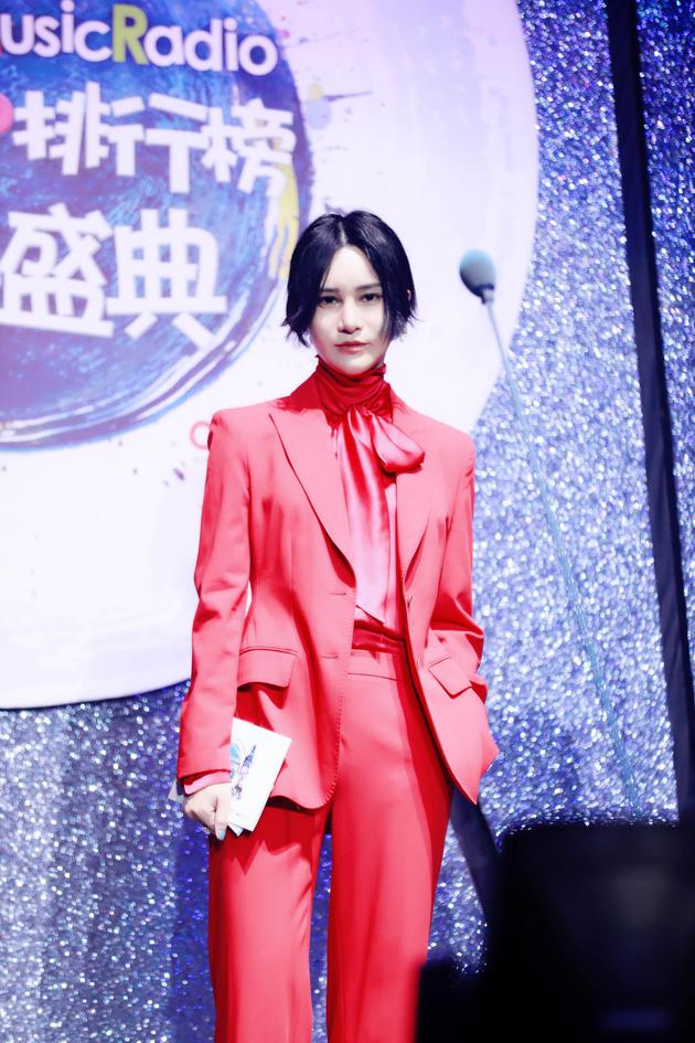 尚雯婕率性登场