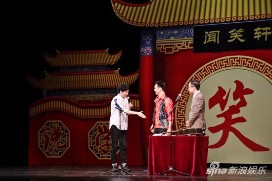 常远登台为表演者加油