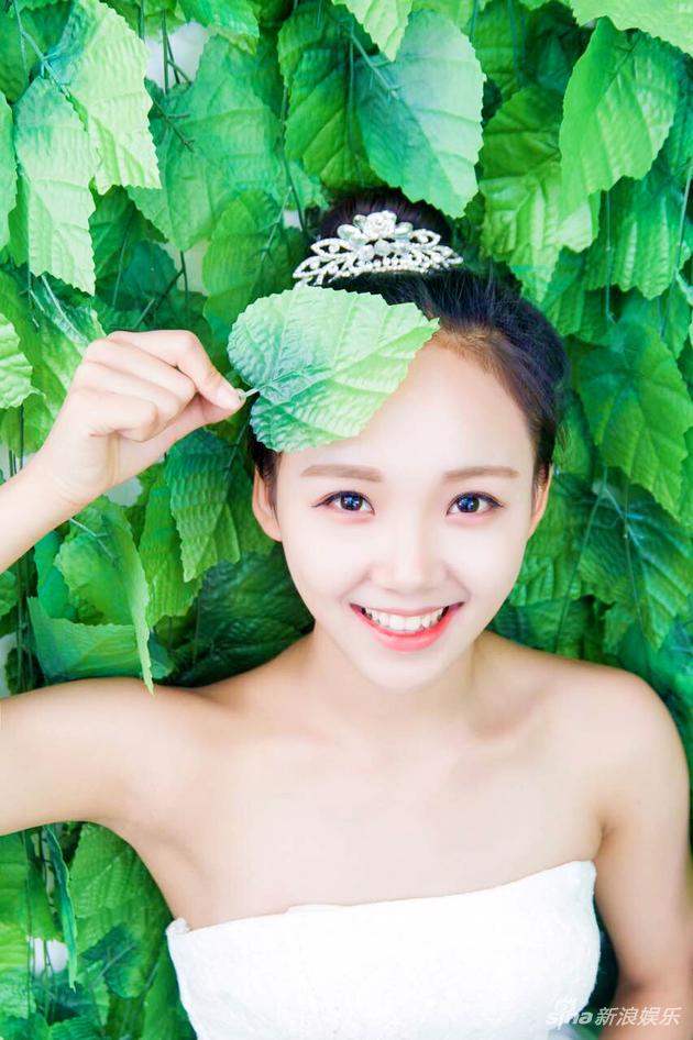 吕小雨演绎毕业季告白甜心 活力变身美少女