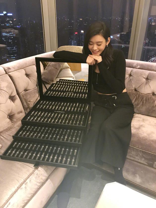 freestyle!奚梦瑶晒全套口红 网友:用一年不重样