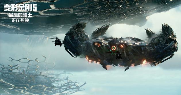 《变形金刚5》末日侵袭下的宇宙飞船