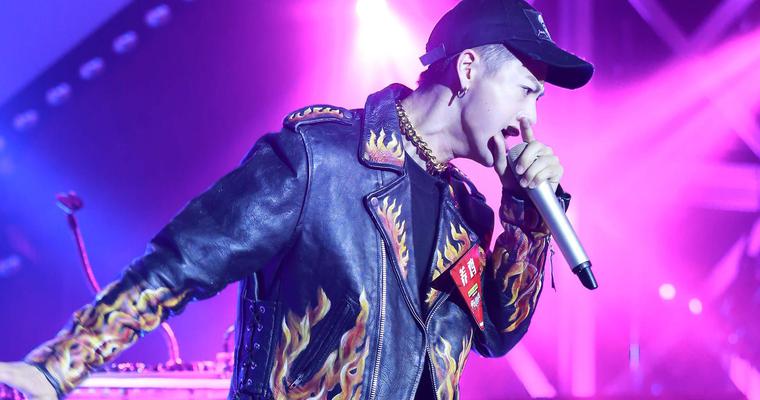 李健与养鸡隔空电流舞引尖叫