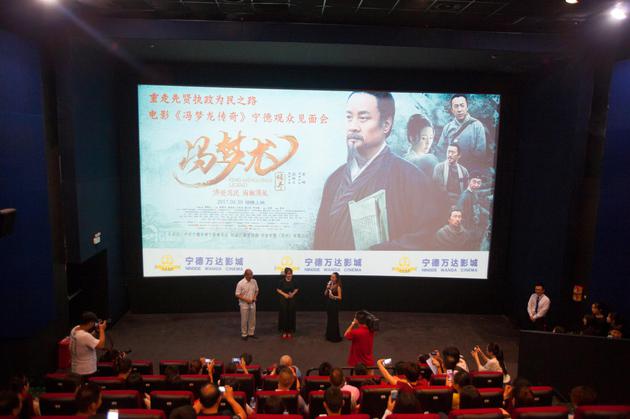 主演胡哲行和张继波互动交流