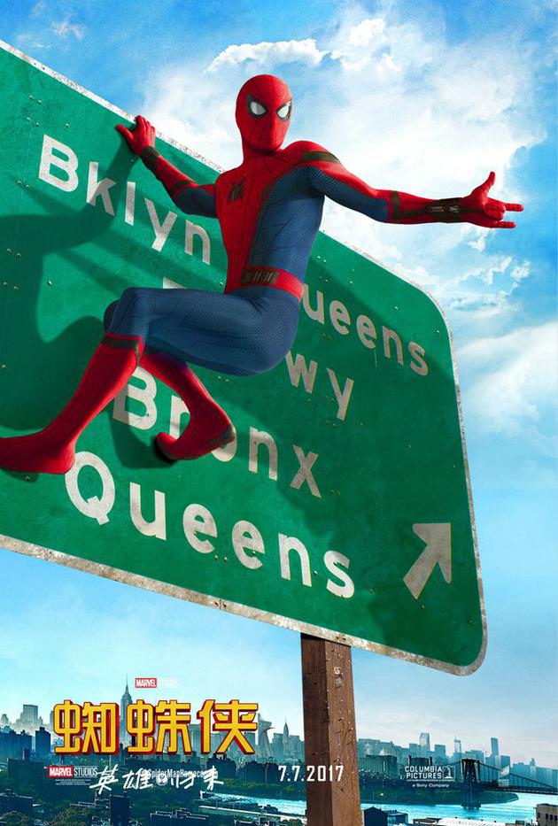 小蜘蛛侠攀上纽约路牌