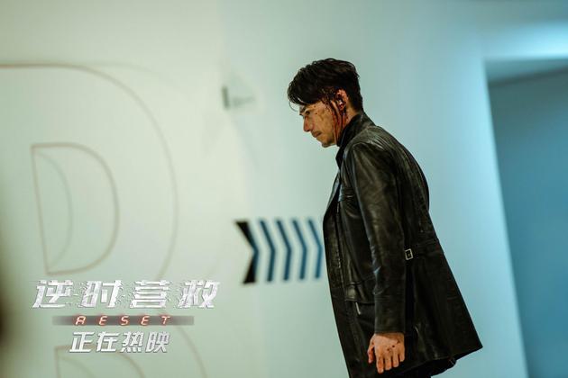 霍建华满脸血迹