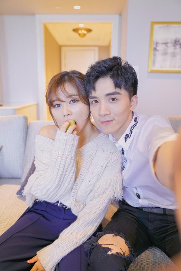 吴大伟穆雅斓甜蜜自拍