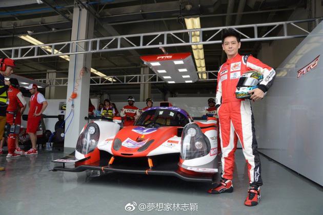 帅一脸赛车手林志颖参赛举手投足间气场超强