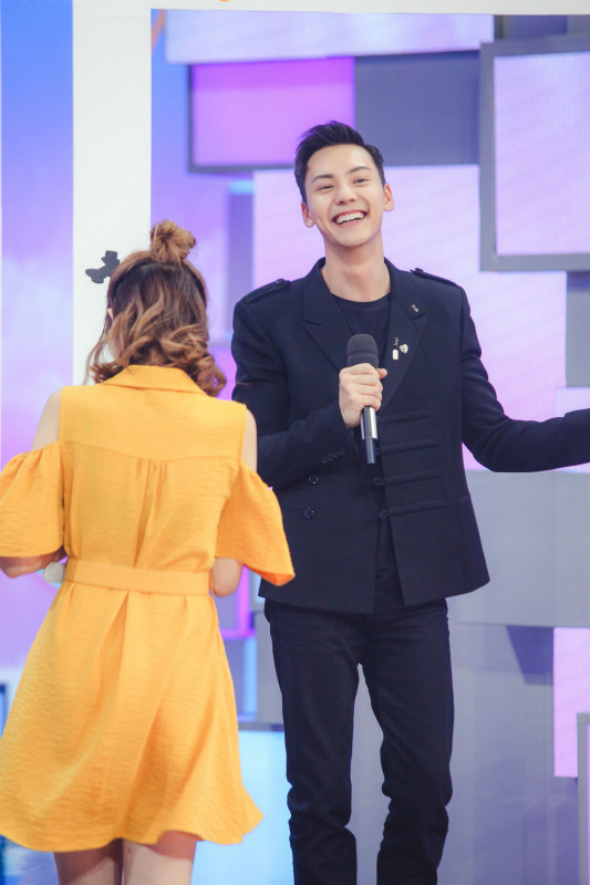 《快乐大本营》陈伟霆与粉丝互动