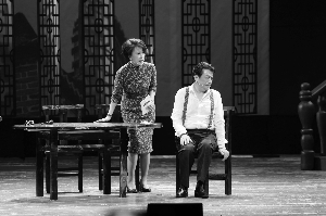 《盛夕楼》讲述了广州西关一间老茶楼里的生活日常