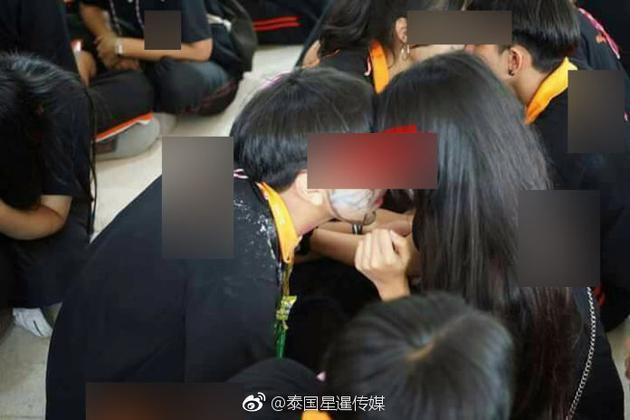 大尺度迎新!泰国学长"舌吻"欢迎新生学妹