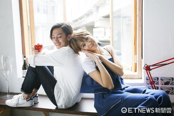 曾沛慈和男模拍摄MV