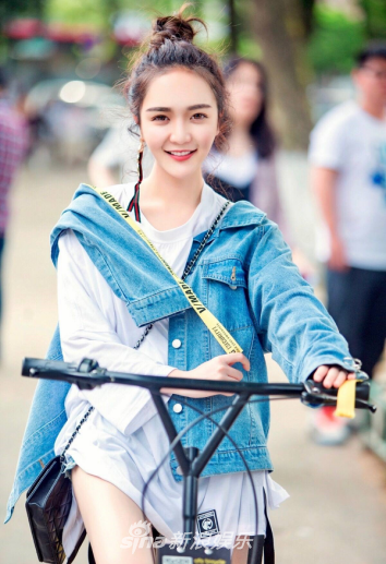 靳梦佳加盟《中餐厅》