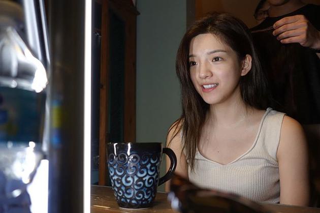 shin吴思佳晒素颜照元气满满茶杯般小脸吸睛