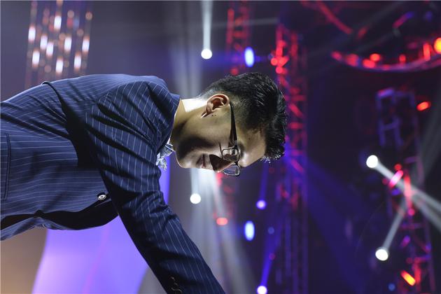 彭彦秋帅气出场