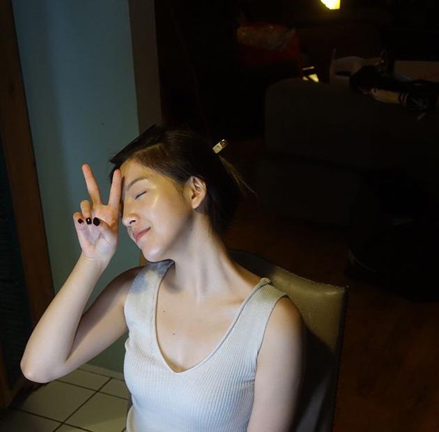 shin吴思佳晒素颜照小脸吸睛
