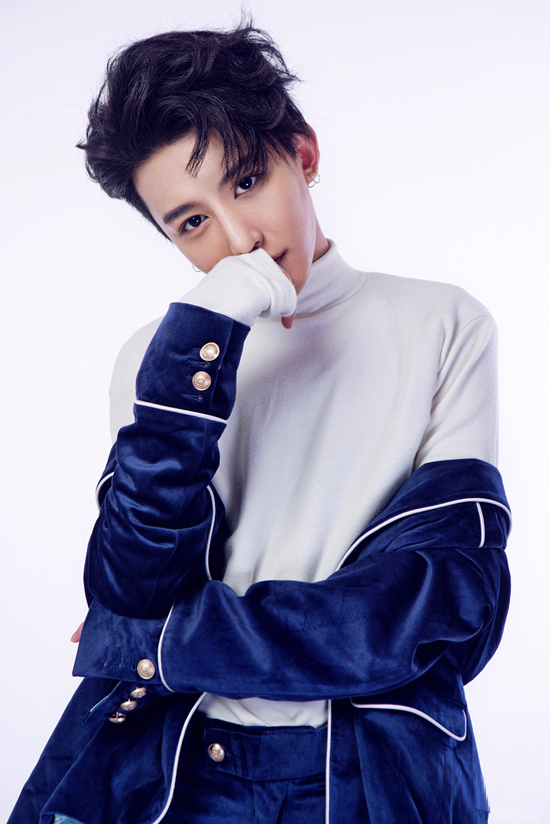 年轻版范伟这么帅! 卢卓与徐文珊对手戏默契十足