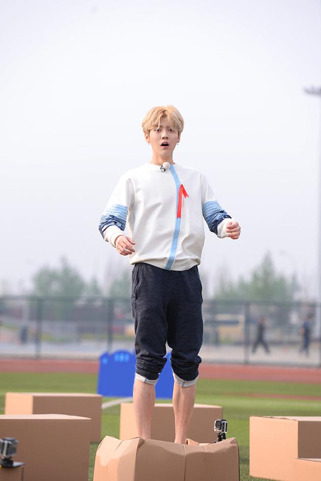 鹿晗更“成熟”了