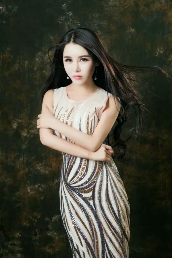 韩美轩成为偶像盛典受邀嘉宾 模特身材惹人羡