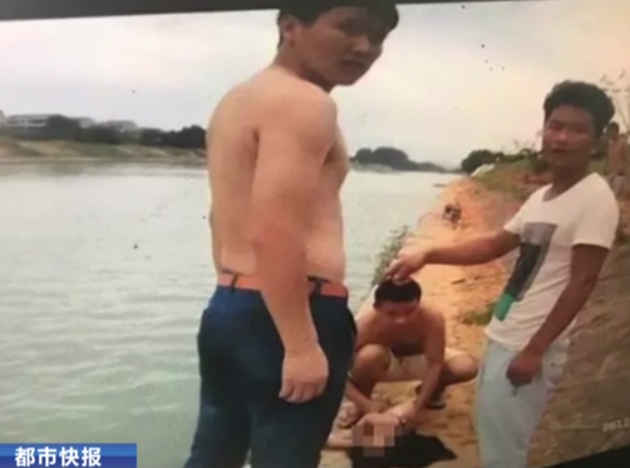 2岁娃水上“漂浮”多时获救 原是爸爸牺牲托举