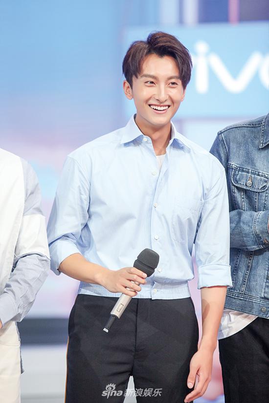 牛骏峰《快乐大本营》献艺